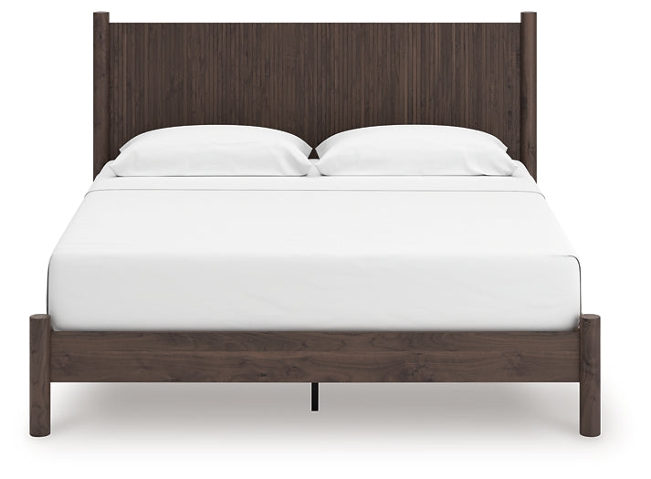 Pamytta King Panel Platform Bed, Dresser, Mirror and Nightstand