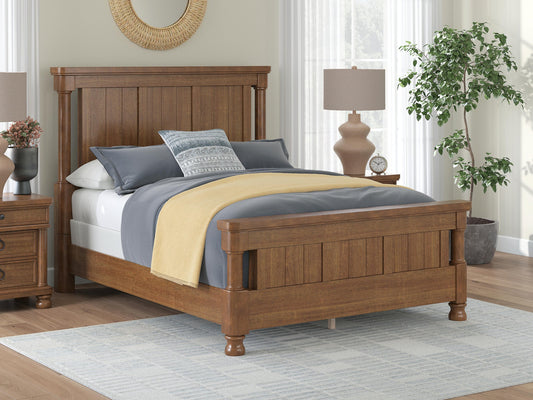 Rowlenstown Queen Poster Bed
